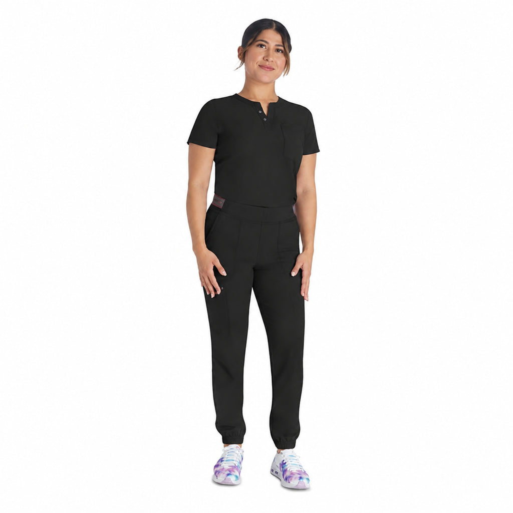 Dickies DK681 filipina quirúrgica para mujer color negro, vista de cuerpo completo