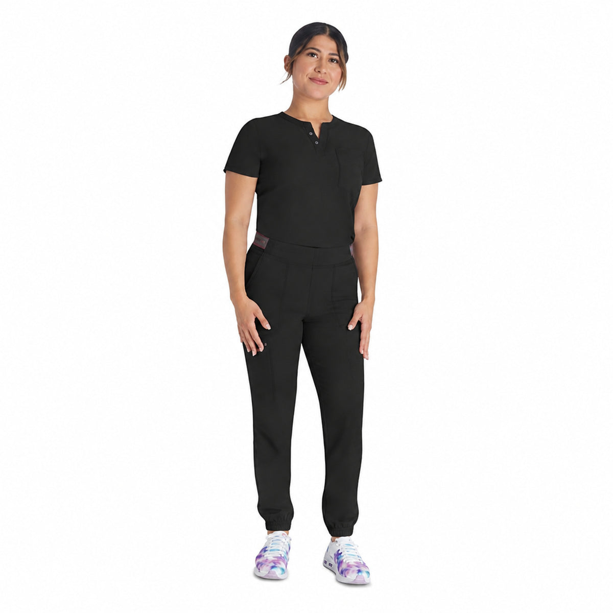 Dickies DK681 filipina quirúrgica para mujer color negro, vista de cuerpo completo | color:negra