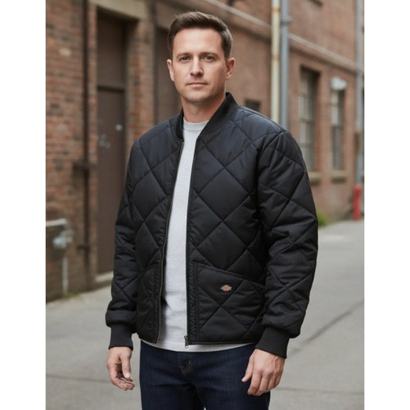Chamarra Dickies 6124 Chaqueta Acolchonada Con Diseño De Día #mlpos_6 | Color: BK - Negra #color_bk_-_negra #sku_6124bkrg2xl #sku_6124bkrgl #sku_6124bkrgm #sku_6124bkrgs #sku_6124bkrgxl
