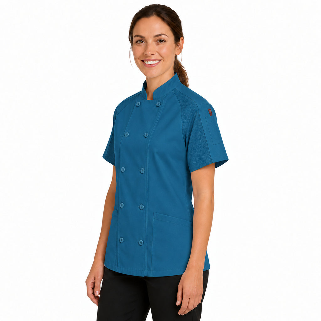Filipina de chef Red Kap 051W para mujer Teal, perfil izquierdo con modelo