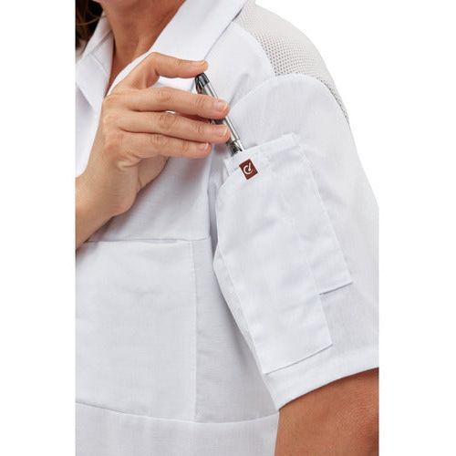 Blusa de cocina Red Kap 501W para mujer blanca, detalle de etiqueta y costuras