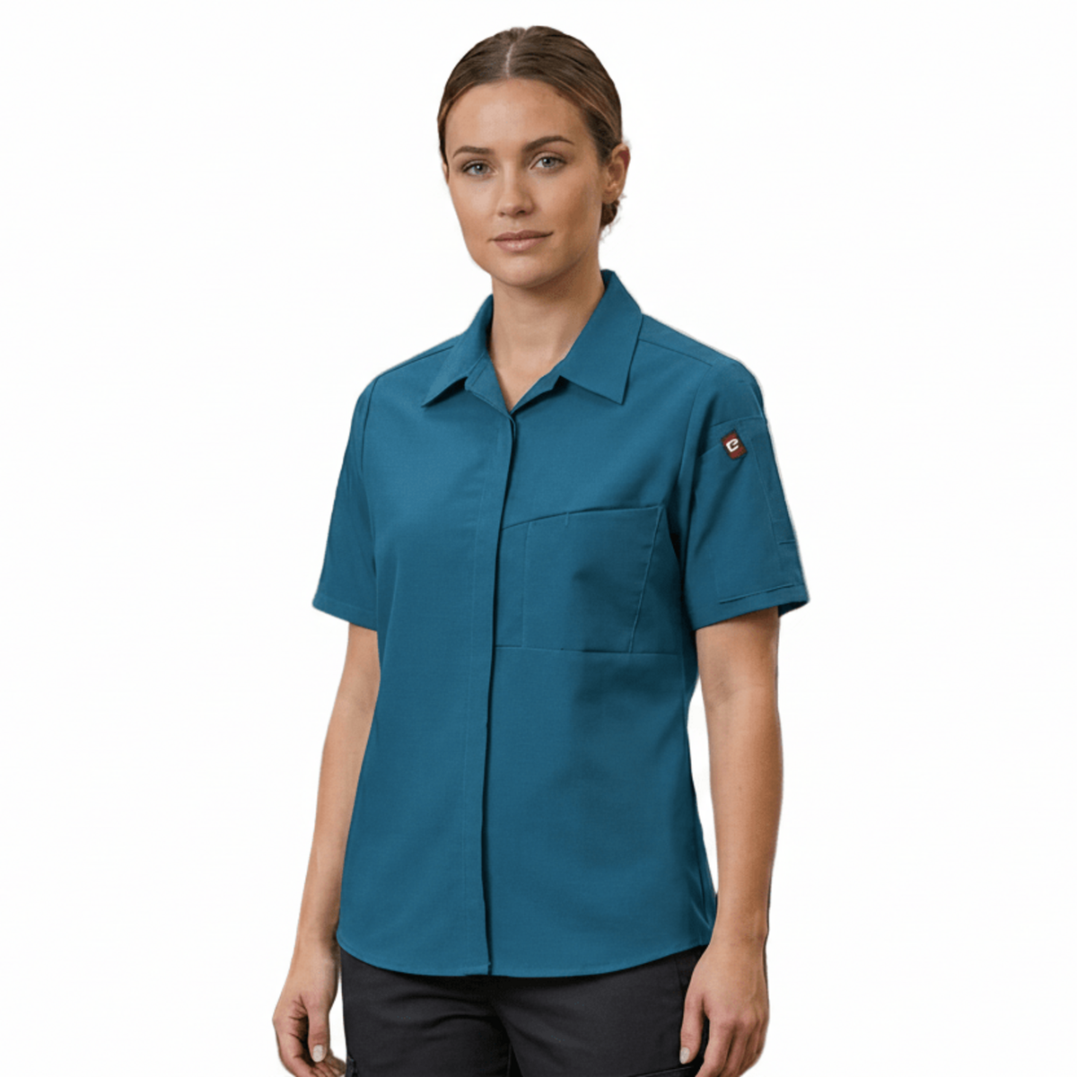 Blusa de cocina Red Kap 501W para mujer teal, vista frontal en modelo | color:teal