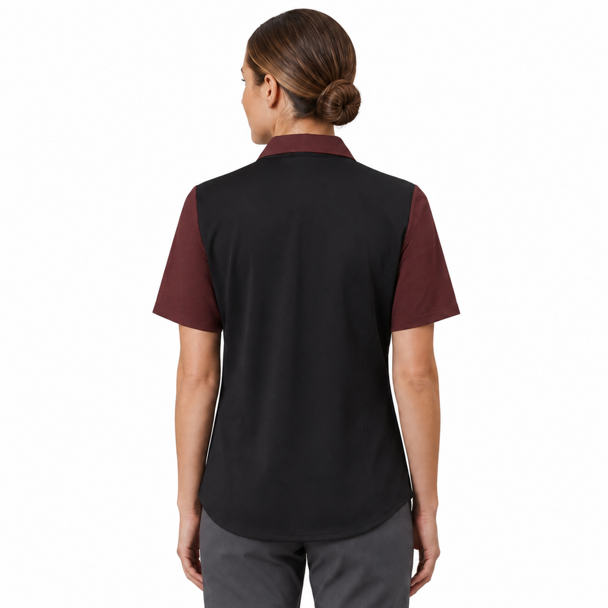 Blusa de cocina Red Kap 501W para mujer vino, vista posterior en modelo | color:vino