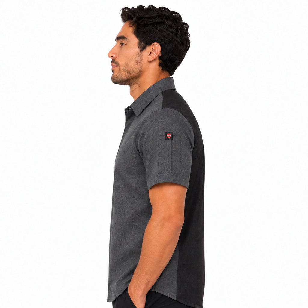 Camisa de cocina Red Kap 502M para hombre gris Oxford, perfil izquierdo en modelo