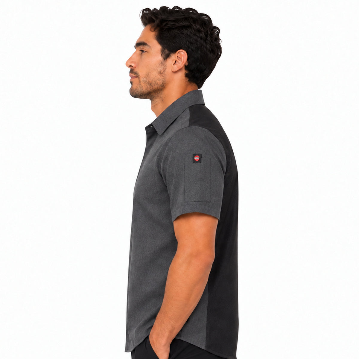 Camisa de cocina Red Kap 502M para hombre gris Oxford, perfil izquierdo en modelo | color:gris-oxford