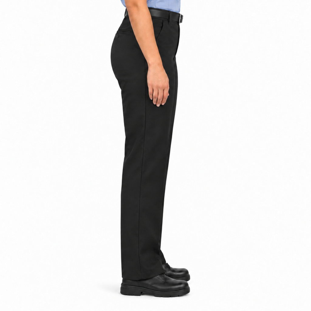 Pantalón industrial de mujer Red Kap PT21 negro, perfil izquierdo con modelo