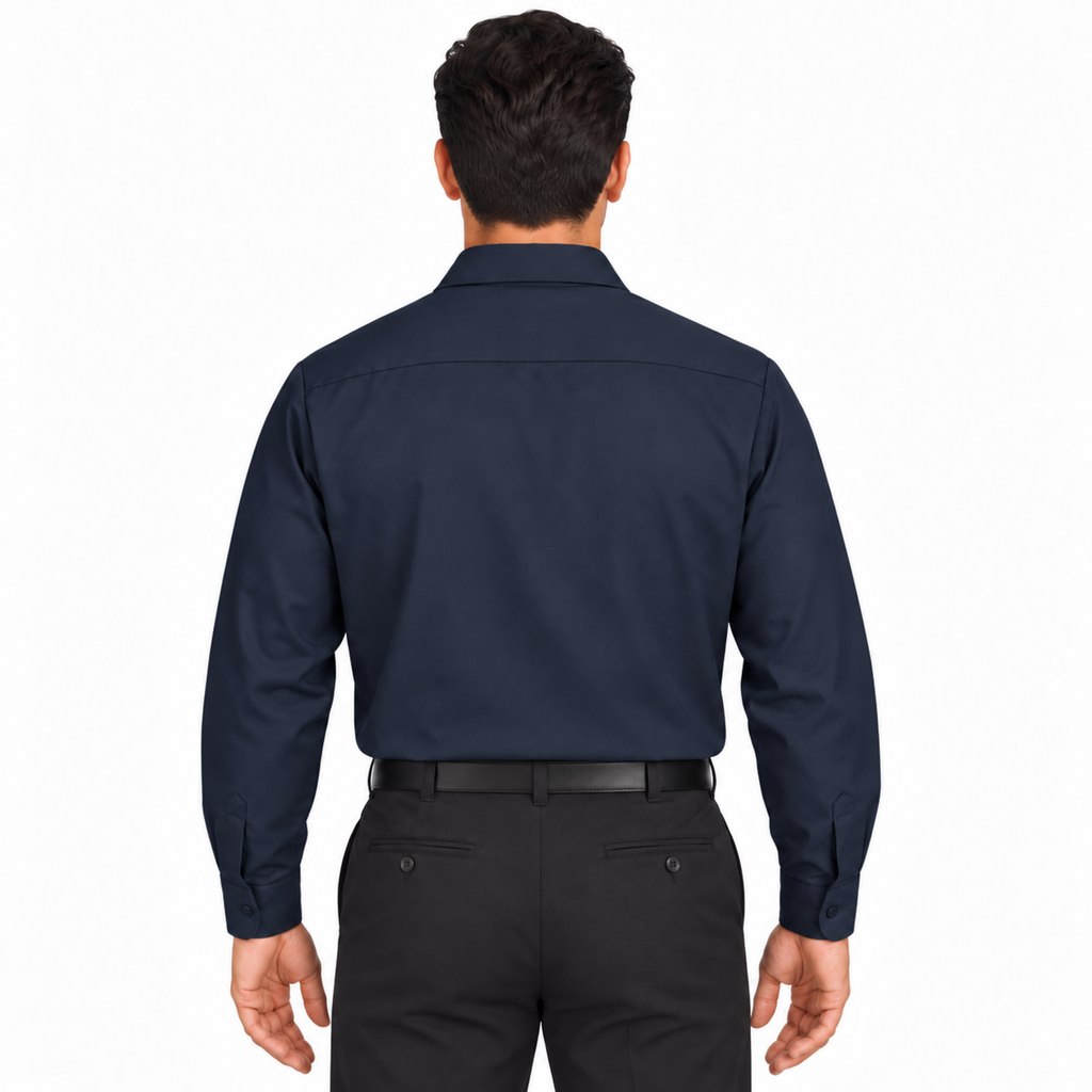 Camisa Red Kap SC30 para hombre azul marino oscuro, vista posterior fajada en modelo