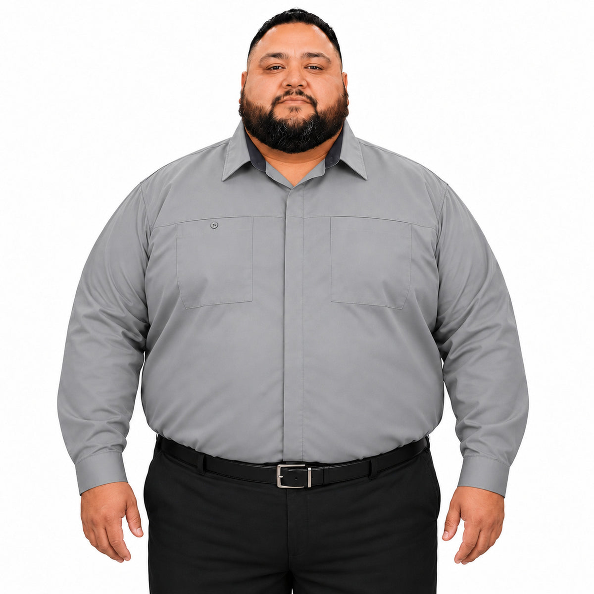 Camisa Red Kap SY32 talla extra gris con gris Oxford, frente fajada en modelo de talla grande | color:gc-gris-con-gris-oxford
