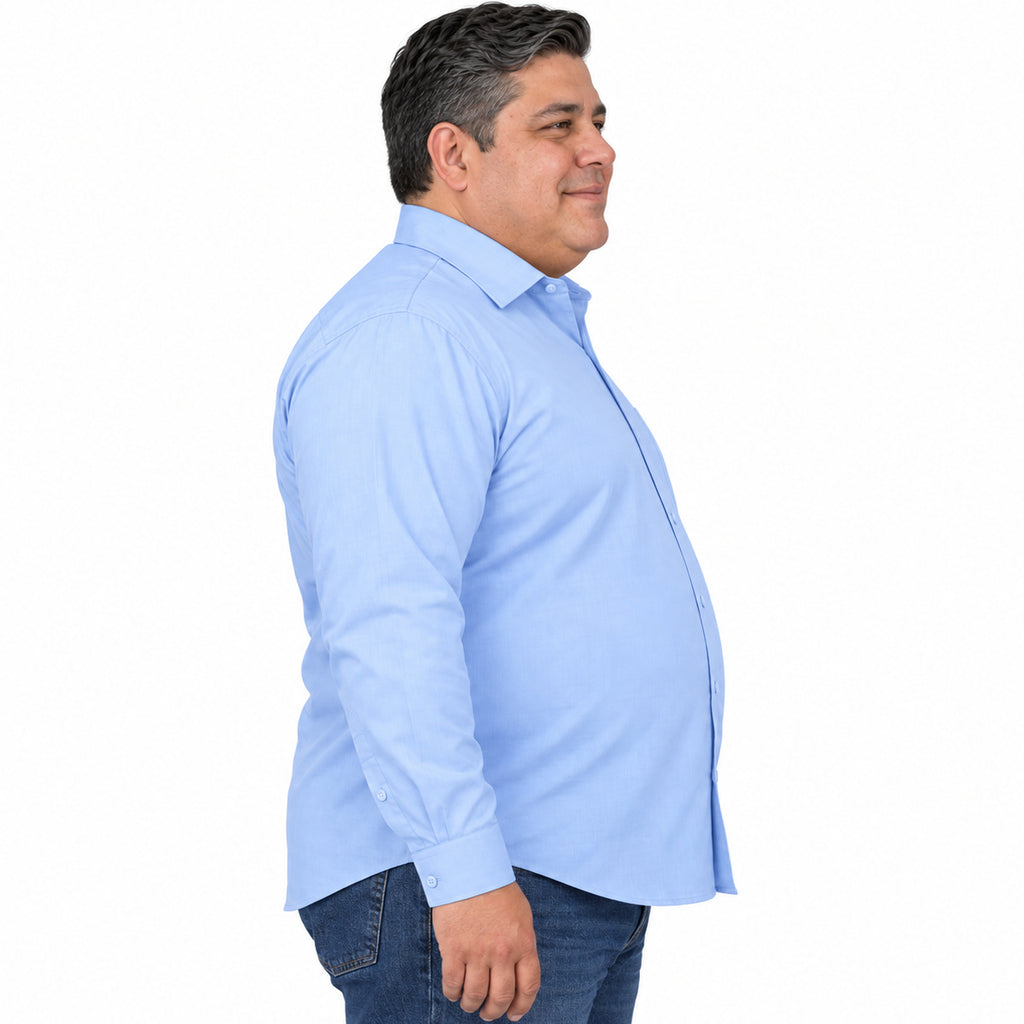 Camisa de vestir Rodolfo Valentini azul cielo para hombre, tallas extras 52 a 56, perfil derecho desfajada con mezclilla