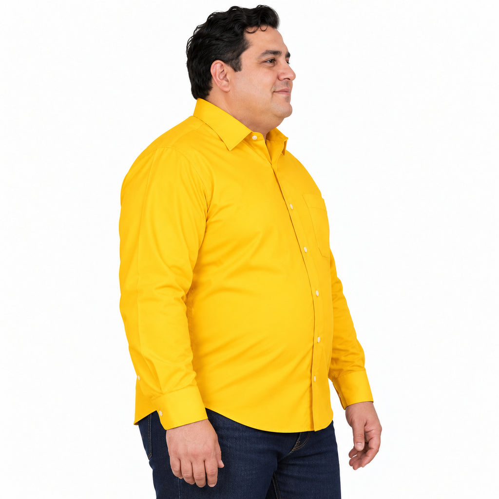 Camisa de vestir Rodolfo Valentini para hombre mango, perfil derecho desfajada con pantalón de mezclilla