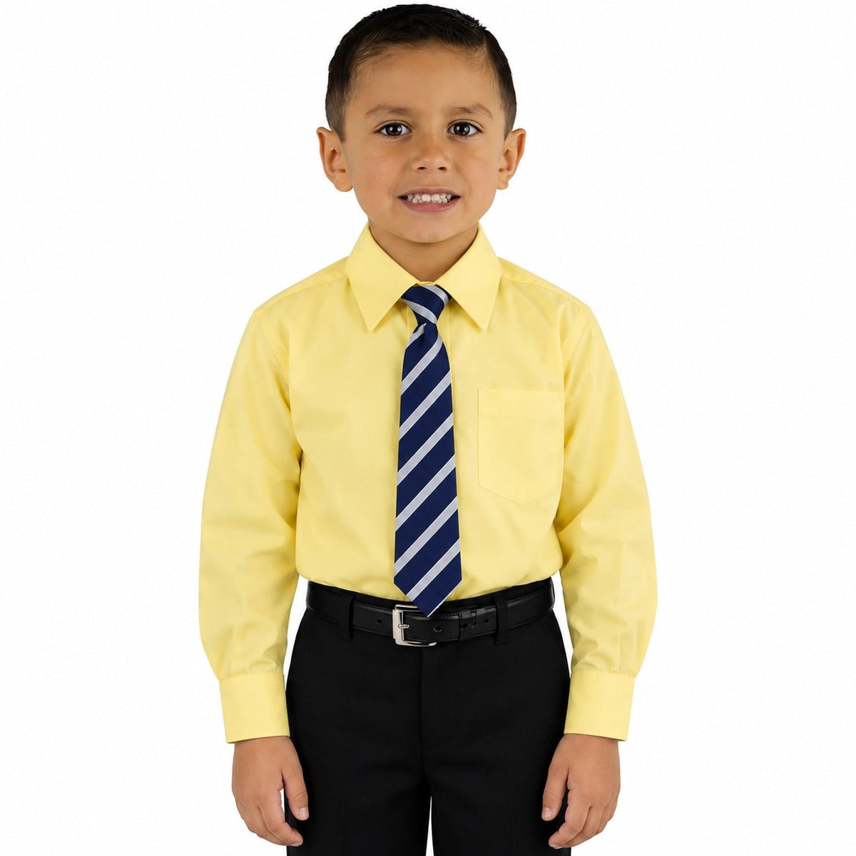 Camisa de vestir infantil amarilla Rodolfo Valentini, modelo de frente, fajada y con corbata azul de diagonales, tallas 2 a 16 | color:amarilla-rodolfo