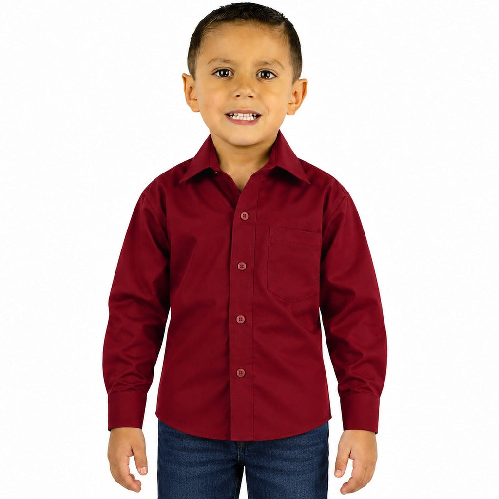 Camisa de vestir infantil vino Rodolfo Valentini, modelo de frente, desfajada y con pantalón de mezclilla, tallas 2 a 16