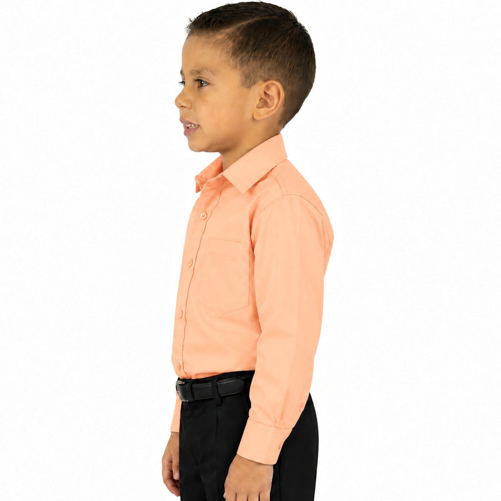 Camisa de vestir infantil melón Rodolfo Valentini, niño modelo, perfil izquierdo fajada