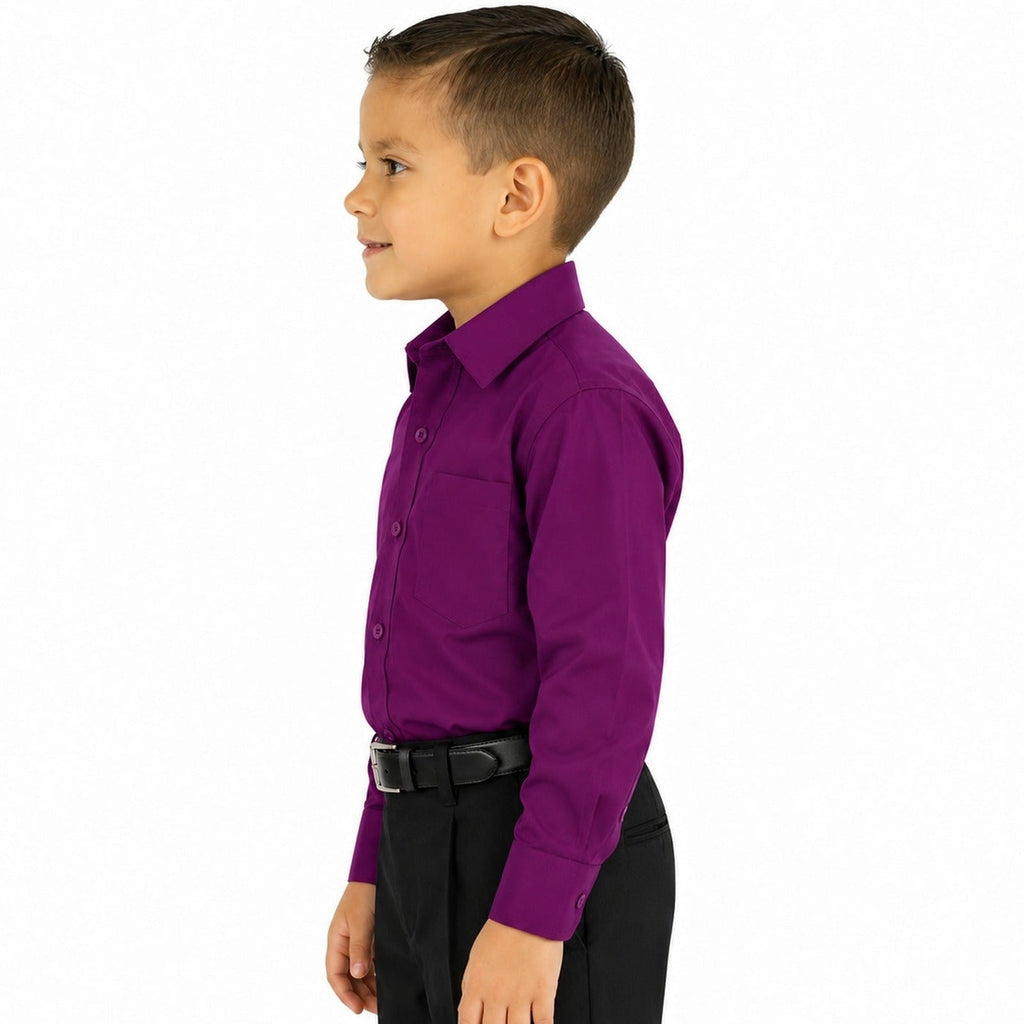 Camisa de vestir infantil morada Rodolfo Valentini, niño modelo, perfil izquierdo fajada sin corbata