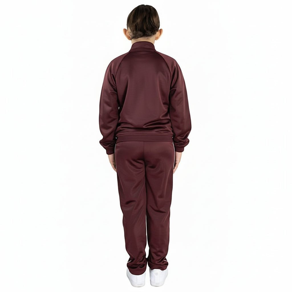 Conjunto de pants escolar Sportock infantil Vino, vista posterior con modelo