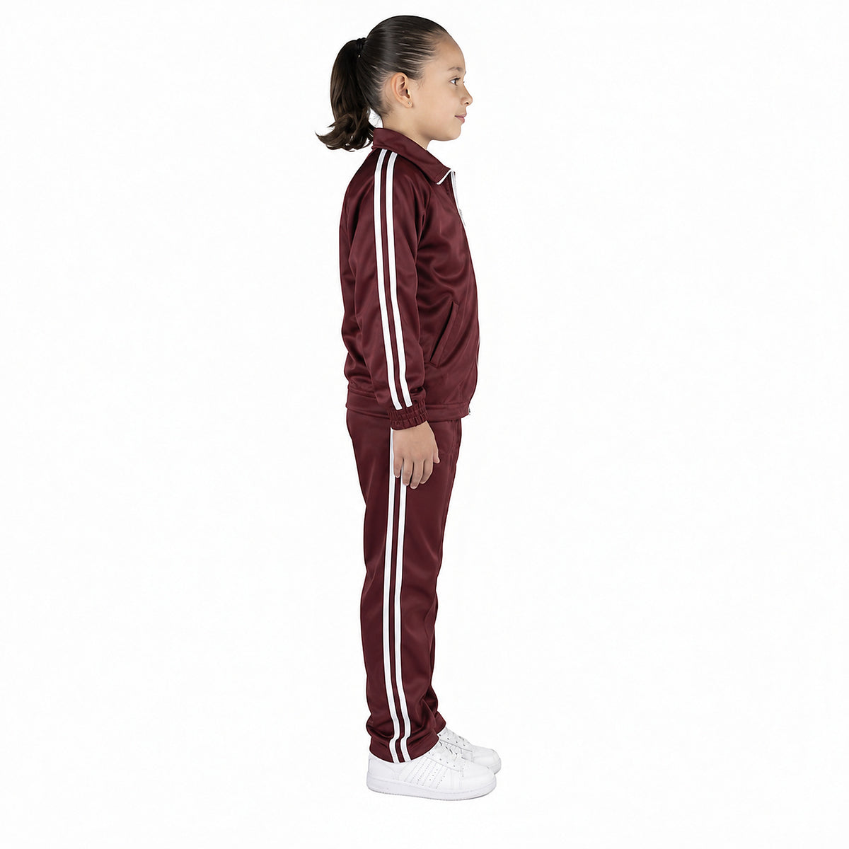 Conjunto de pants escolar Sportock infantil Vino, perfil derecho con modelo | color:vino