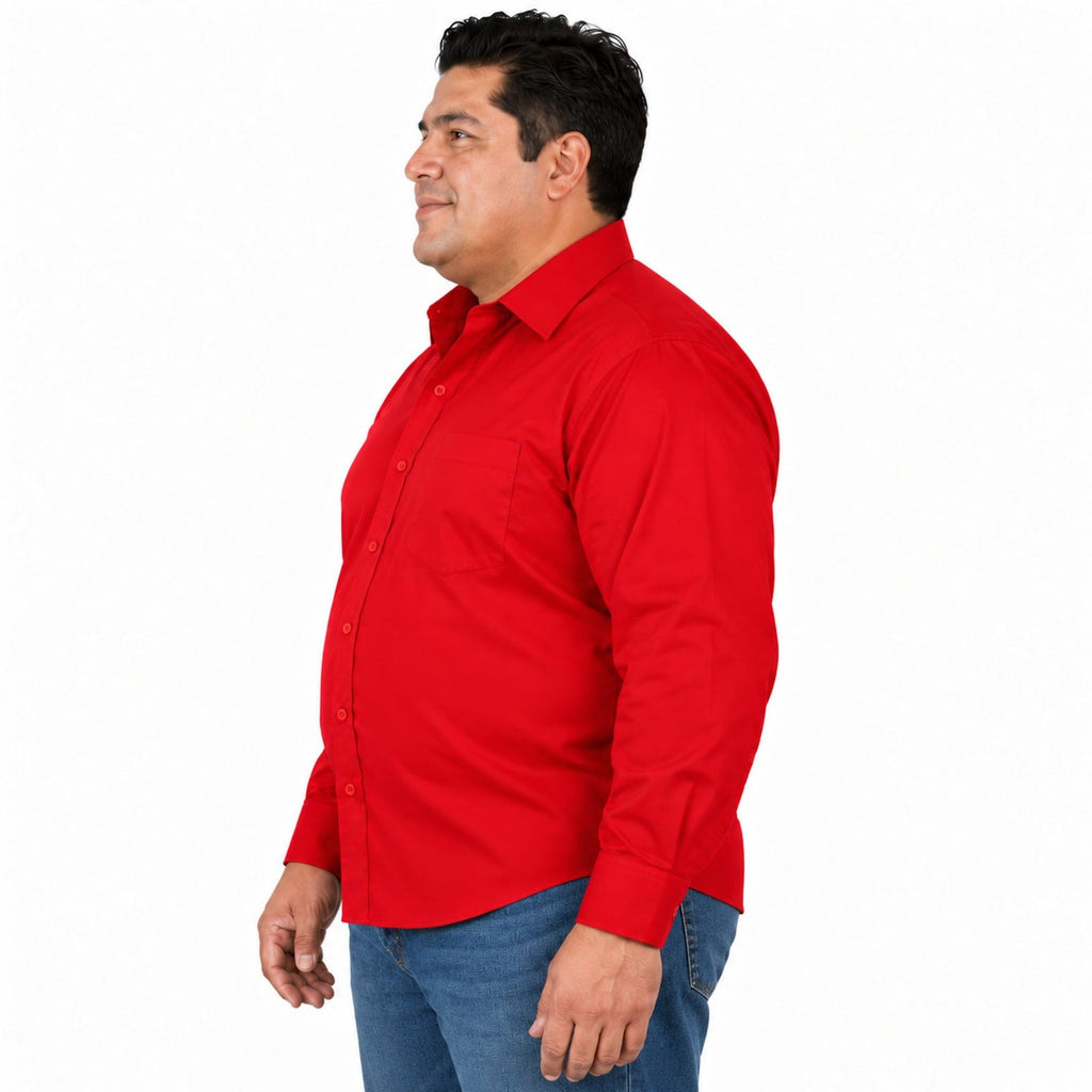 Camisa de vestir Zanely para hombre roja, tallas extras 44 a 50, perfil izquierdo desfajada con mezclilla